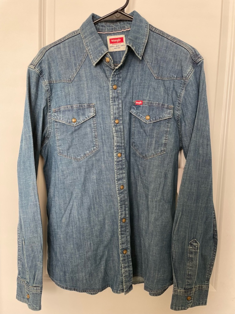 NWT Medium Wrangler Denim button up men’s Pearl snaps